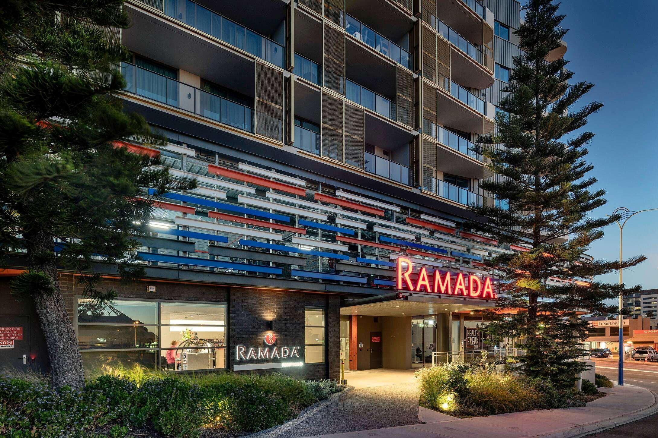 Ramada By Wyndham Vetroblu Scarborough Beach Perth Exterior photo