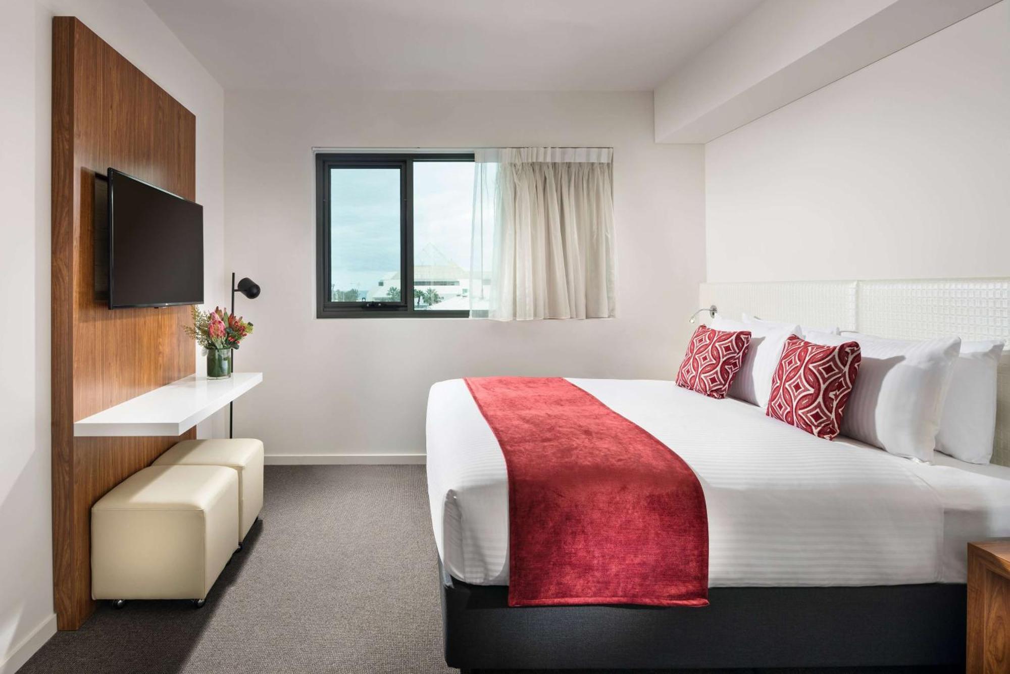 Ramada By Wyndham Vetroblu Scarborough Beach Perth Exterior photo